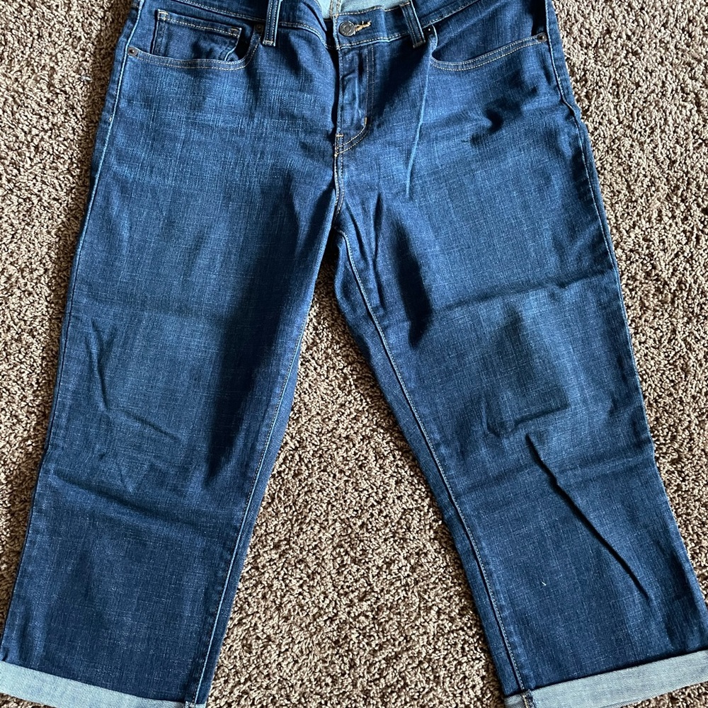 Levi Capris, Size 31 (waist)